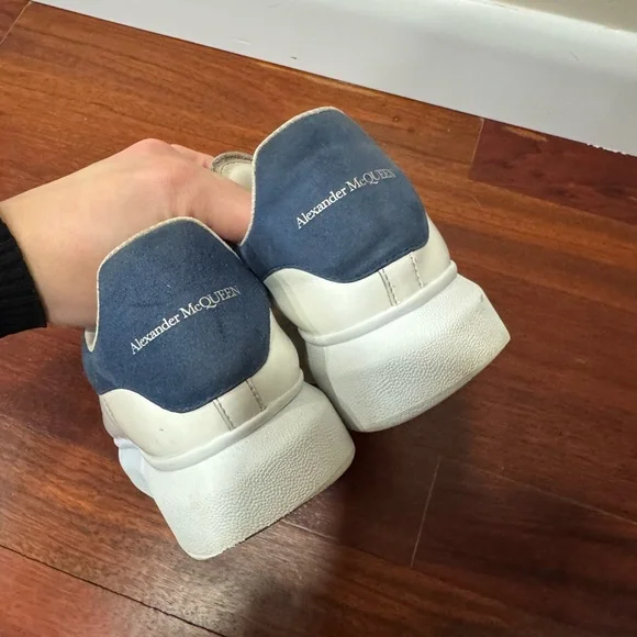 Alexander McQueen White and Navy Women's Oversized Sneaker missing insoles - Picture 3 of 11